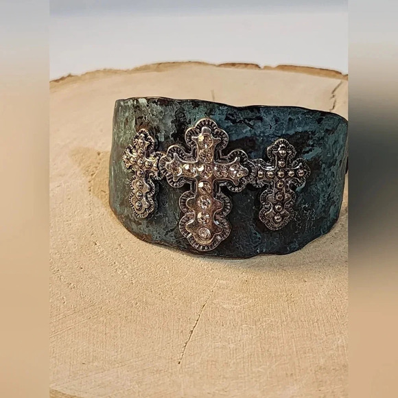 Turquoise distressed cuff bracelet with 3 crosses with rhinestones - Picture 2 of 4